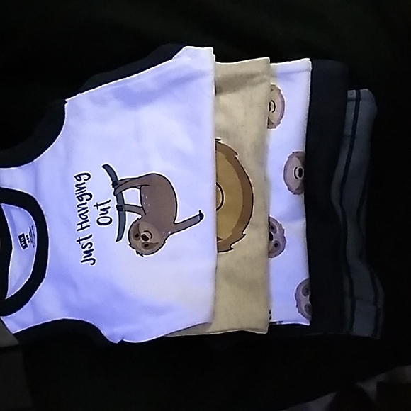 Bundle of unisex sleeveless onesies - Picture 1 of 6